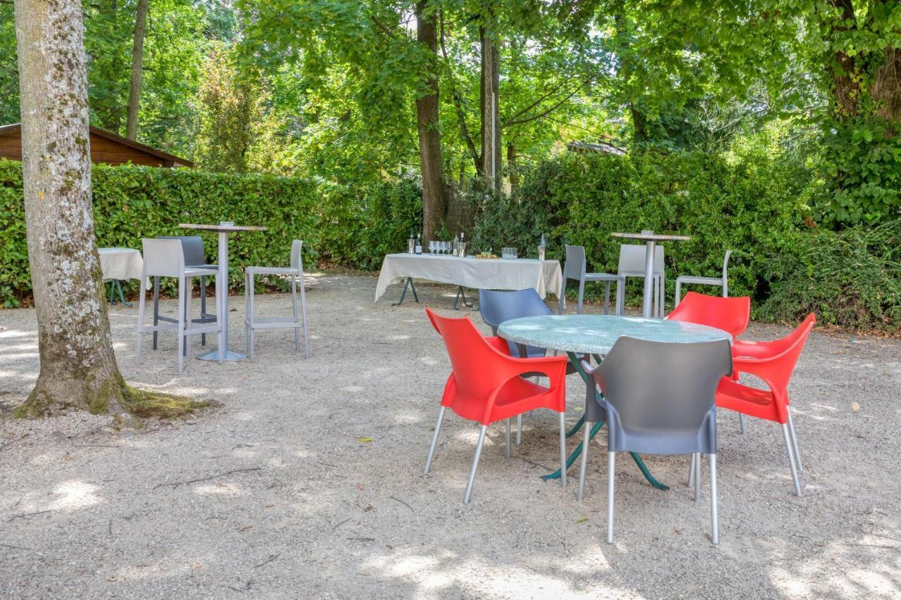 La Commanderie De Champarey Bourgoin-Jallieu Exterior foto